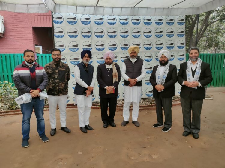 Senior advocates of Punjab & Haryana High Court join AAP